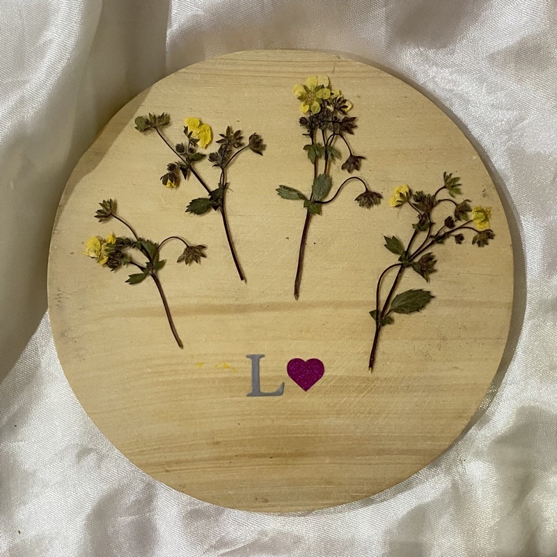 bunga kering kuning bertangkai / dried yellow flower / pressed yellow flower with stem