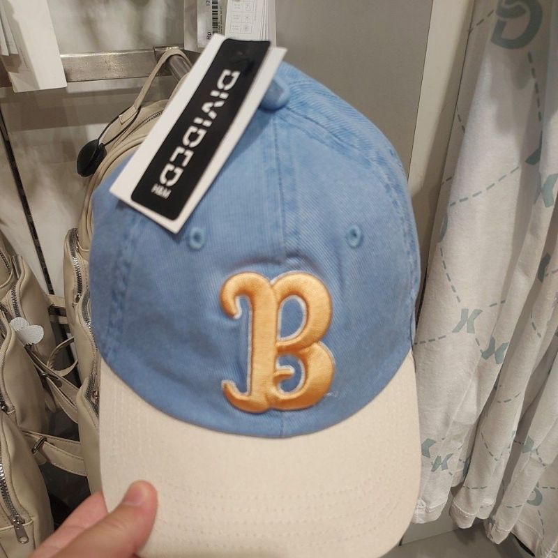 NEW H&M WOMEN TOPI BASEBALL UCLA