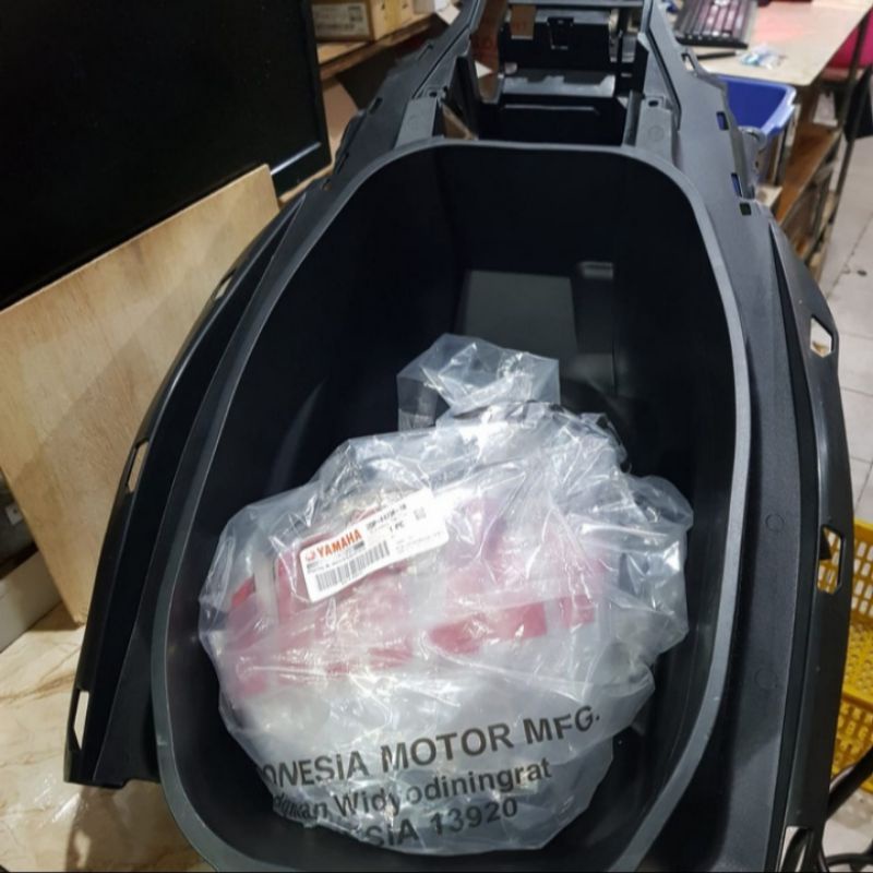 BOX BAGASI NMAX, N MAX 2015-2019 ORIGINAL YAMAHA