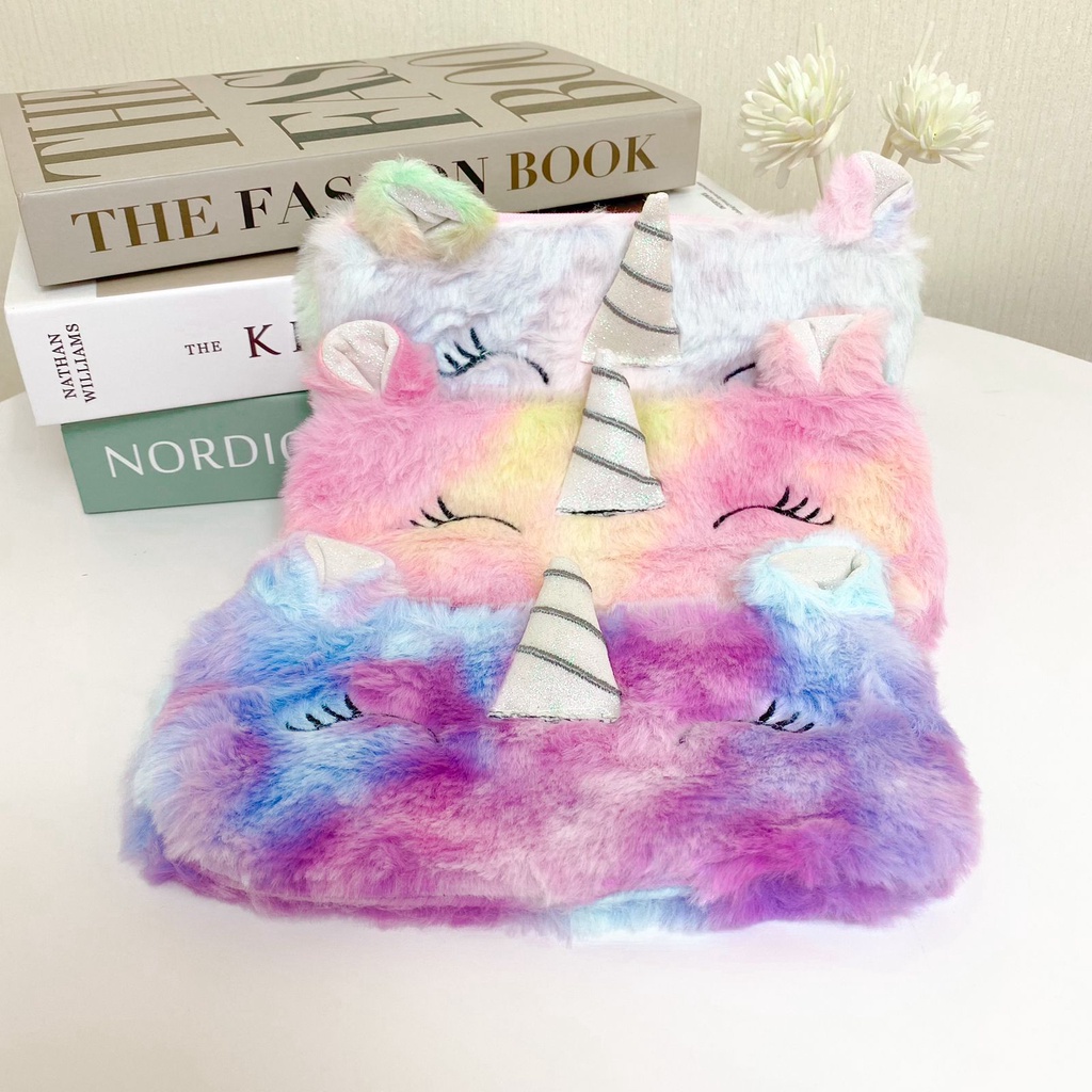 

KOTAK PENSIL TEMPAT ALAT TULIS KAIN BELUDRU KARAKTER UNICORN KUDA PONY RAINBOW LUCU READY COD