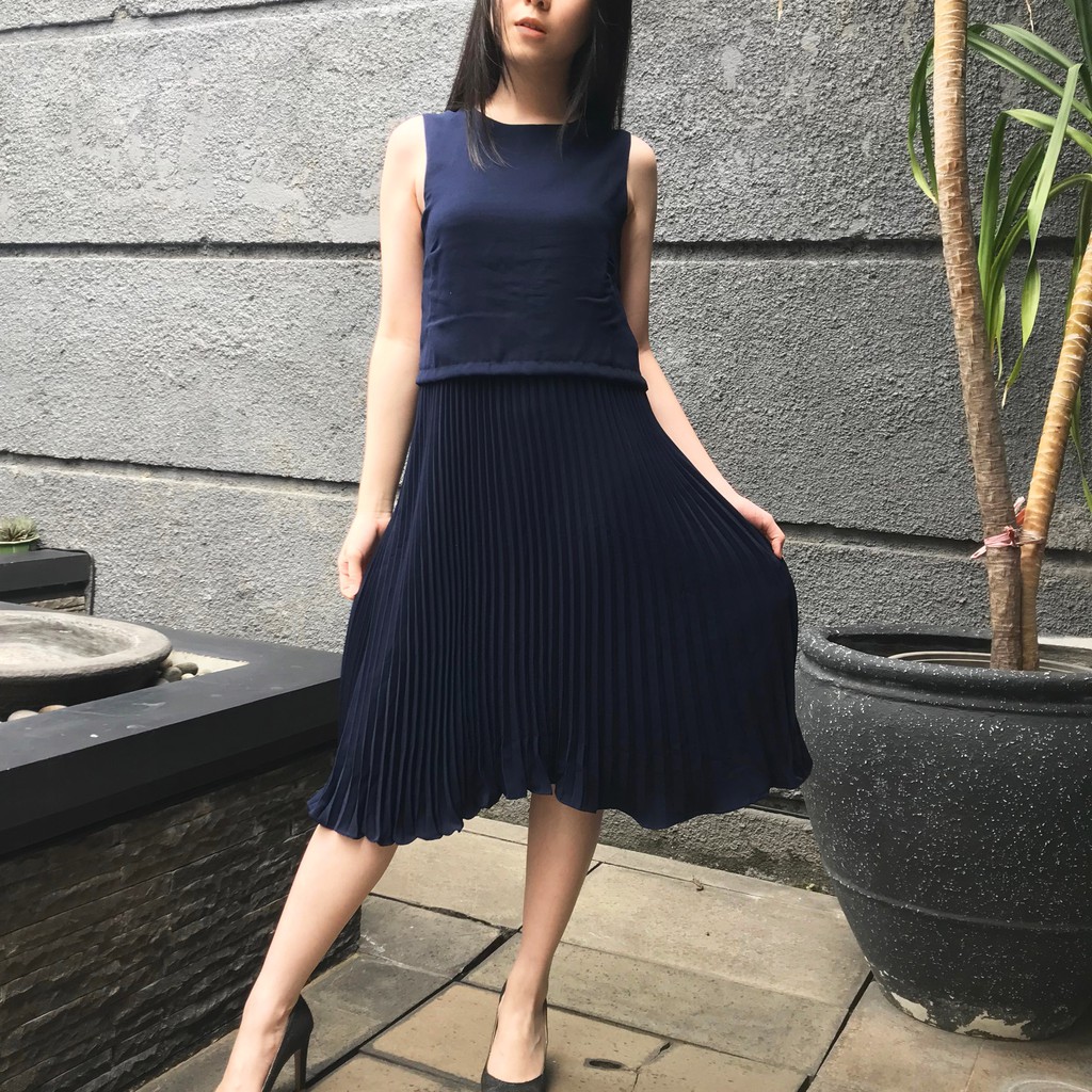 Midi Dress Plisket Baju Pesta Sleeveless Pakaian Wanita Rei Pleated Dress