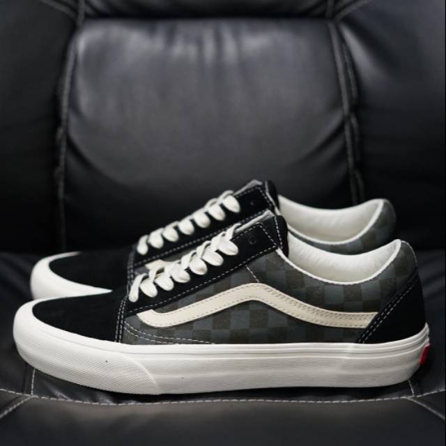 vans vault old skool checkerboard