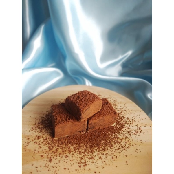 

Magnolina Classic Chocolate Truffle isi 9 hampers ulang tahun gift box cokelat