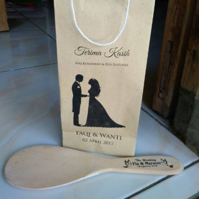 

Souvenir centong plus paper bag