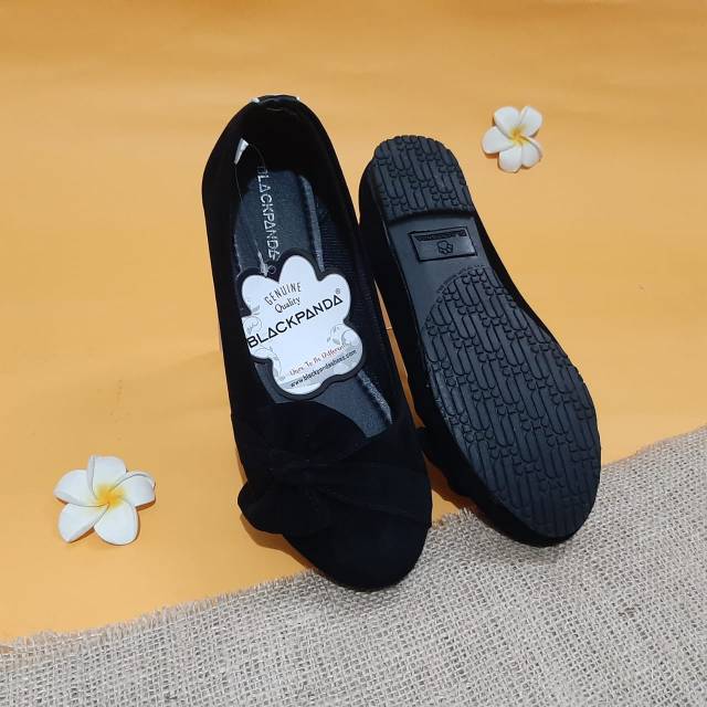 

Flatshoes pita hitam