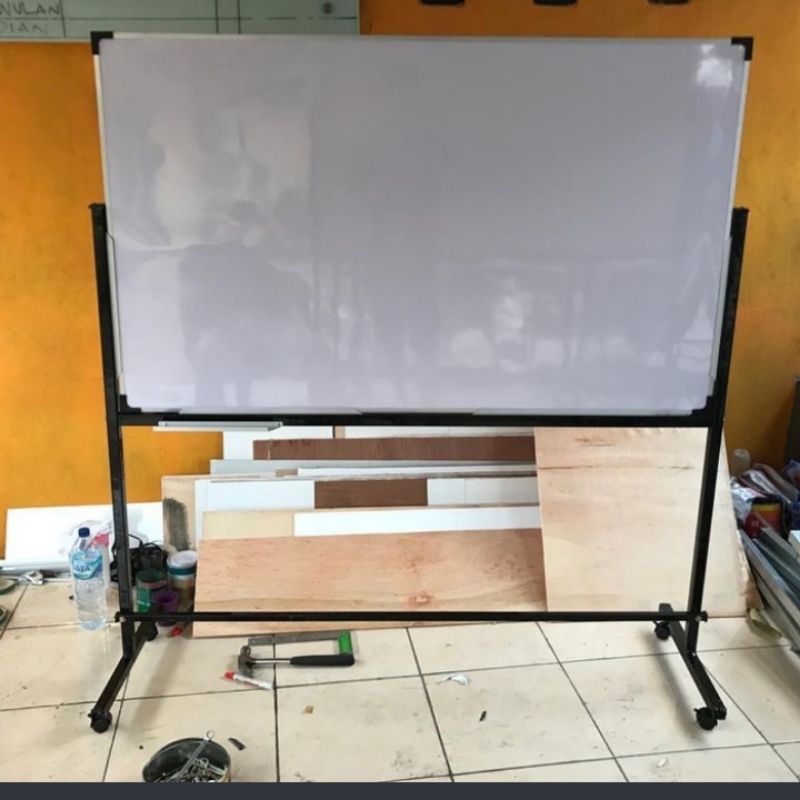 

whiteboard standing 2 muka 90*120 non magnetic