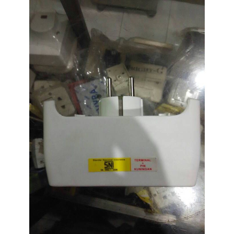 Steker Stop Kontak Multi Socket 4 Lubang Kotak Yunior Loyal