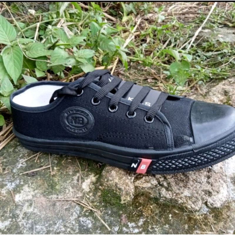 Sepatu Sekolah NB Perempuan Laki-laki / Sneakers Hitam Kuat Mantap