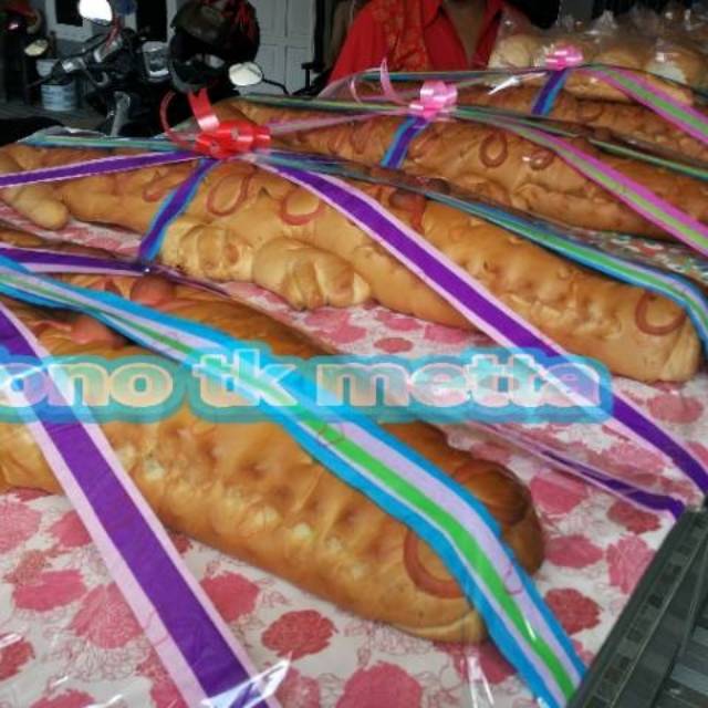 

BACA DESKRIPSI !! Pre order roti buaya sepasang (2 buah) panjang 1 meter
