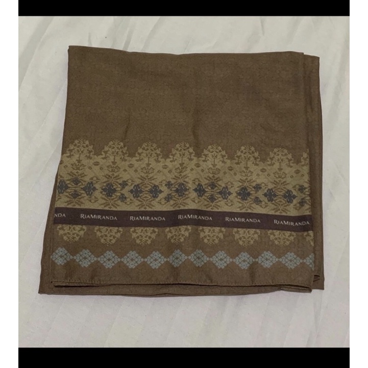 ria miranda alang scarf