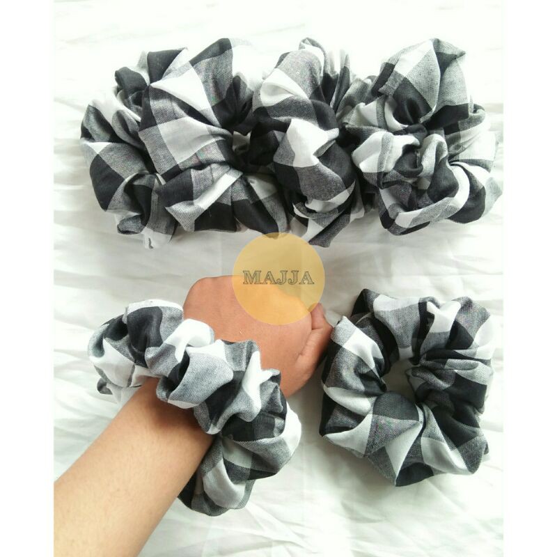 

SCRUNCHIES JUMBO MOTIF KOTAK BESAR