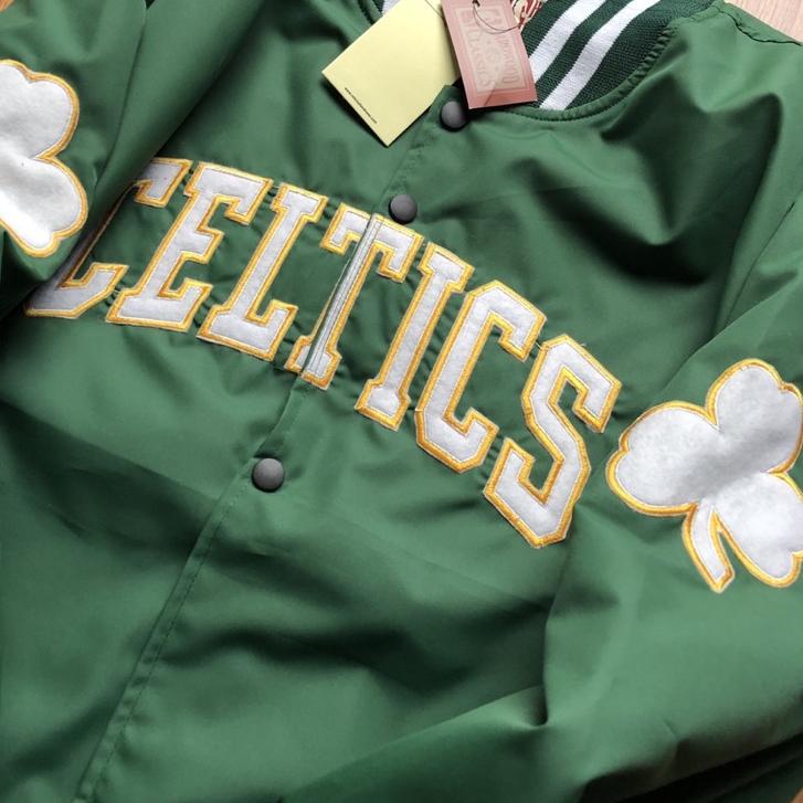 Lagi Tren.. JAKET VARSITY CELTICS - TEXT HIJAU DAUN FULLTAG MIRROR JAKET BOMBER COAH VARSITY