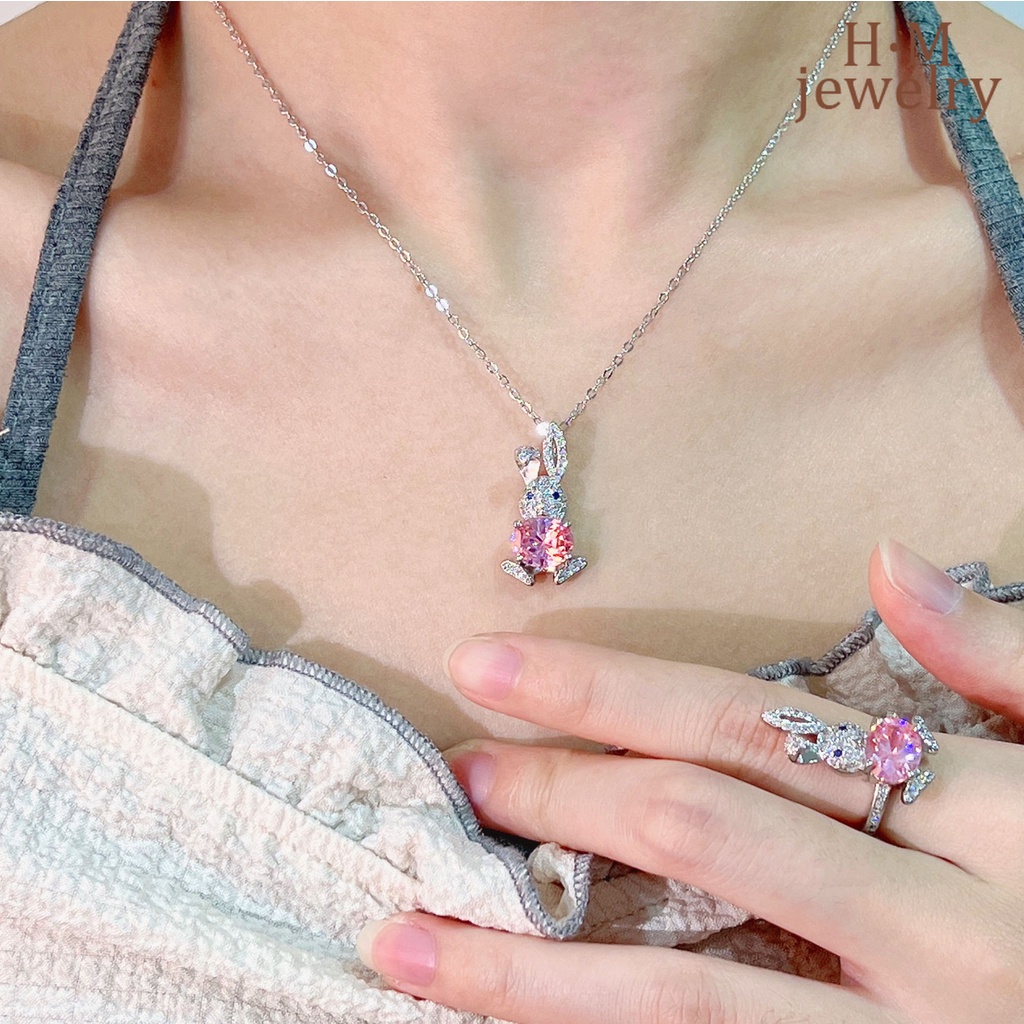 Set Anting Tusuk + Cincin Open Ring Desain Kelinci Hias Berlian Imitasi Warna Pink Untuk Wanita