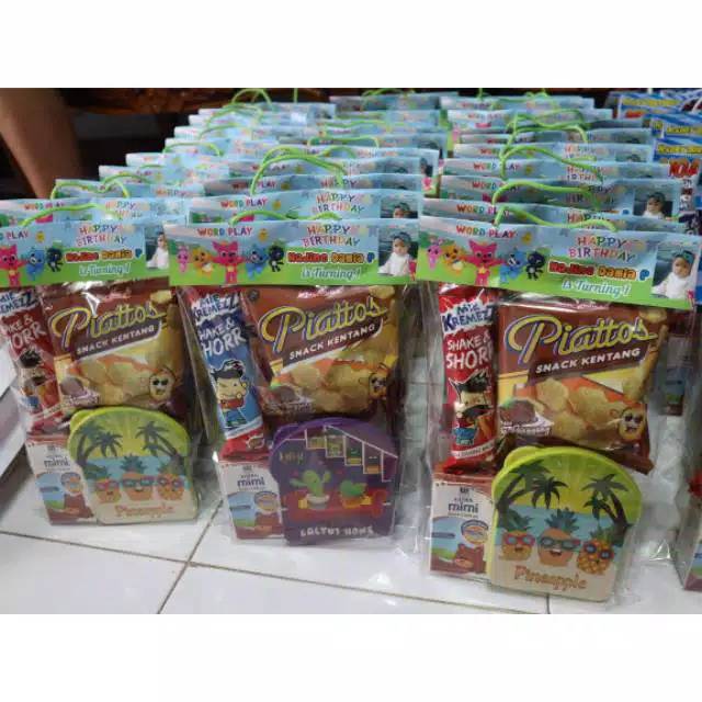 

Bingkisan snack ultah Hampers ulang tahun souvenir ulang tahun souvenir ultah