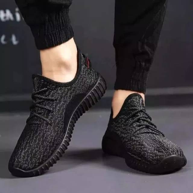 SEPATU PRIA YEEZY WARNA HITAM PREMIUMQUALITY