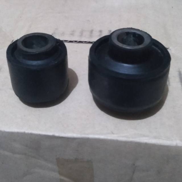 BUSHING SHOCK BELAKANG AVANZA BESAR-KECIL