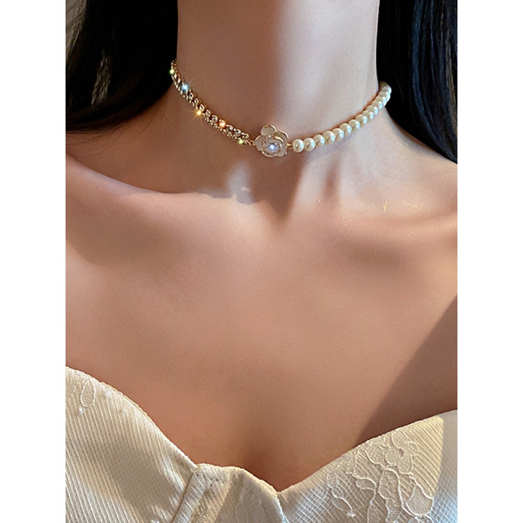 Kalung Choker Rantai Kristal Mutiara Berlian Imitasi Bentuk Bunga Putih Untuk Wanita