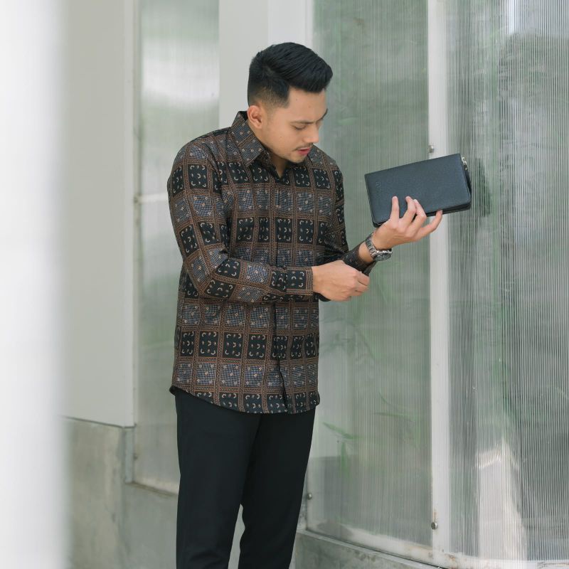 kemeja batik pria Slimfit kotak kotak lapis furing lengan panjang