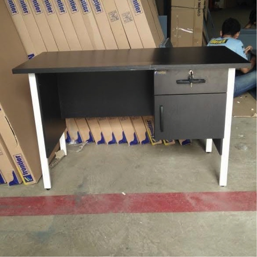 Meja Kerja Kaki Besi Hitam Murah Meriah