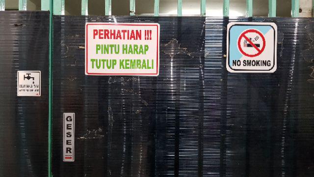 Besar Sign Board pintu Harap Tutup Kembali Acrylic / Akrilik Bagus