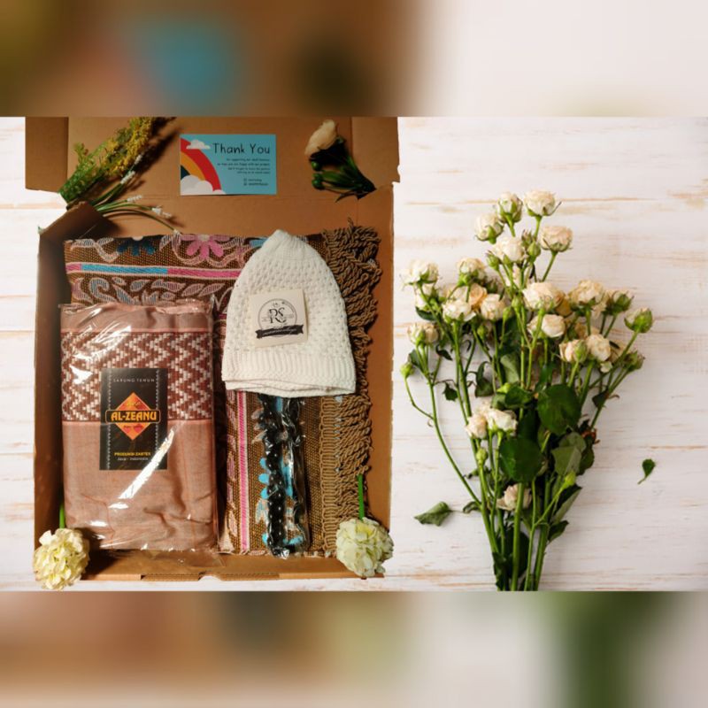 Hampers Gift Box Kado Cowok Sajadah Al Quran Peci Tasbih Kado Ulang Tahun Wisuda, Haji, Lebaran
