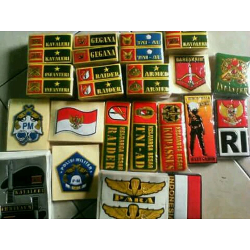 stiker army termurah dan terlengkap bahan bagus dan timbul.