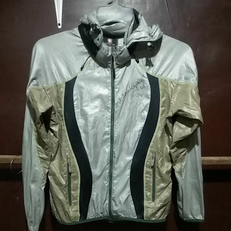 Jaket Outdoor Parasut