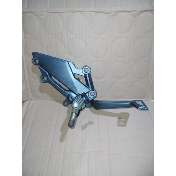 Footstep postep depan kanan ninja 250 Fi original