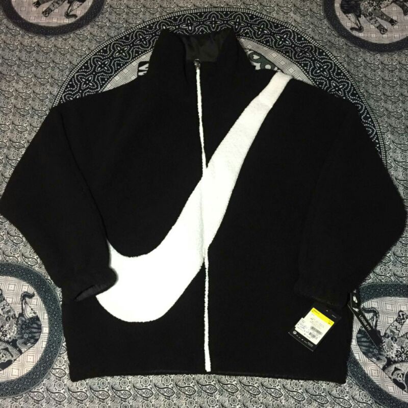 NIKE BIG SWOOSH LOGO REVERSIBLE FLEECE JACKET