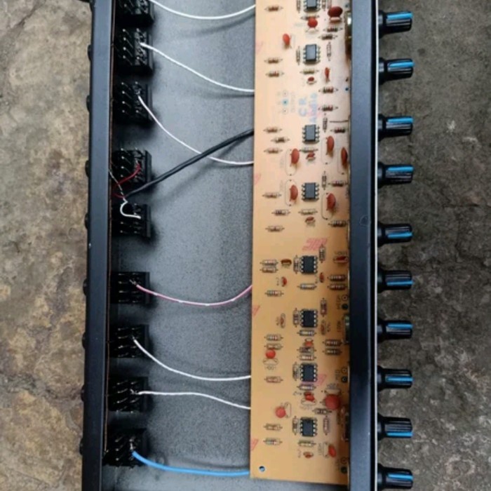 CROSSOVER AKTIF BME 4WAY SUBWOOFER RAKITAN CROSOVER BAS TREBLE MIDLE