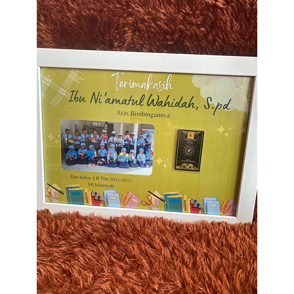 Minigold dan Frame A4 (kado emas Minigold) Figura Bingkai