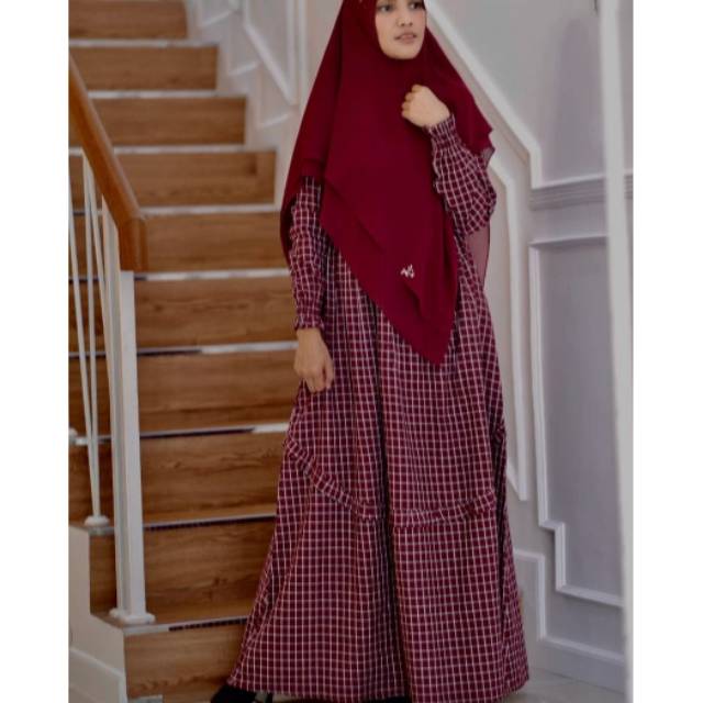 LITTLE MISSY DRESS size L LD 106cm  PB 143cm