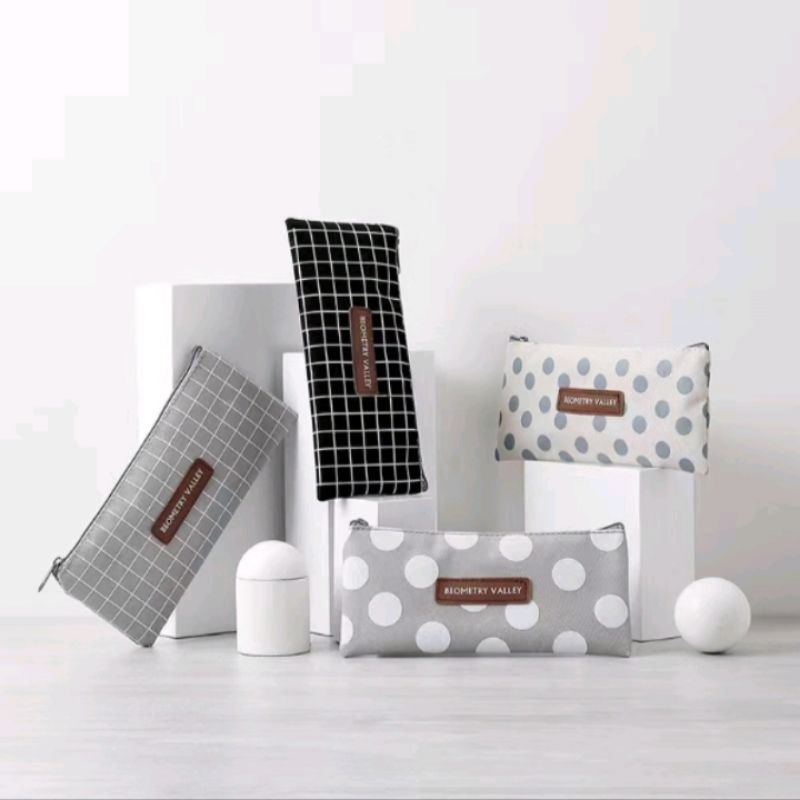 

TEMPAT PENSIL GEOMETRY VALLEY / KOTAK PENSIL GEOMETRY VALLEY LUCU / TEMPAT ALAT TULIS MURAH