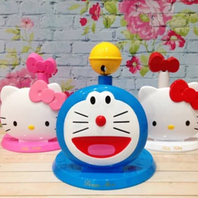 Tempat Tissue Gulung  Hello Kitty / Doraemon