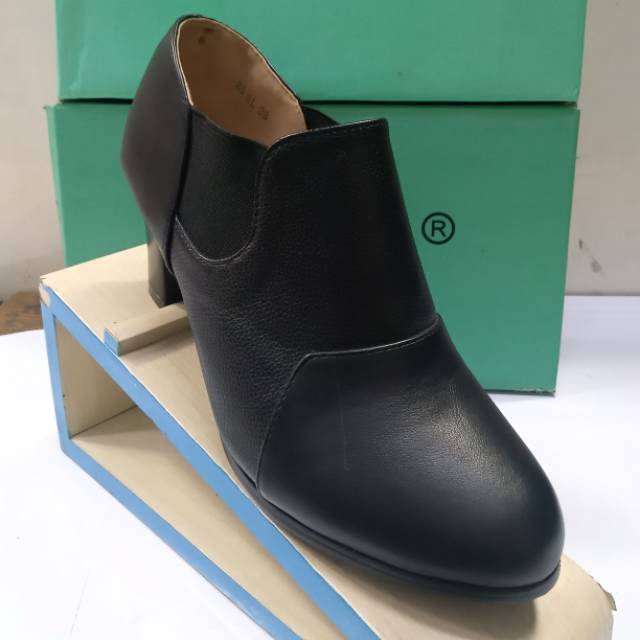 Sepatu boots wanita otha original // black
