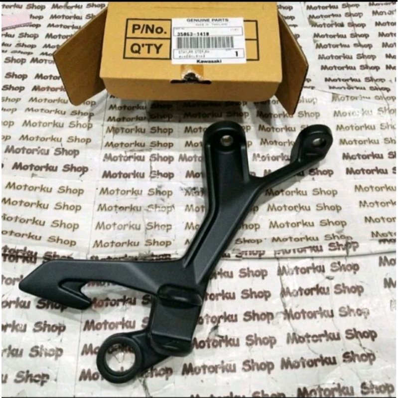 Breket dudukan step footstep belakang kanan Ninja 250fi New original
