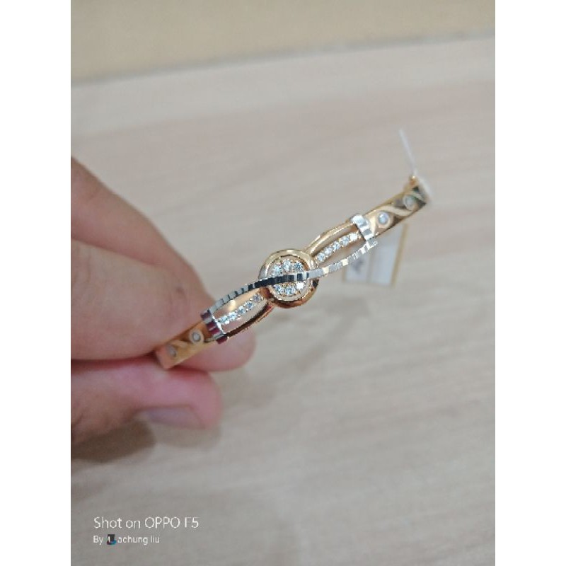 Gelang tangan emas kadar 700 (berat 4 gram)