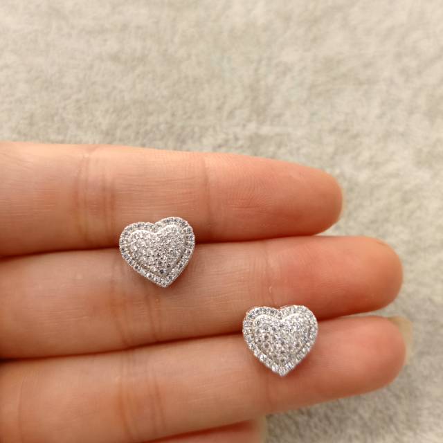 Anting zircon wynn 8559