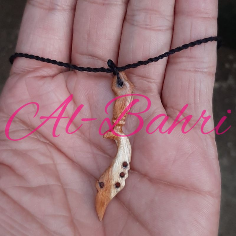 kalung bandul kujang kayu prikancu