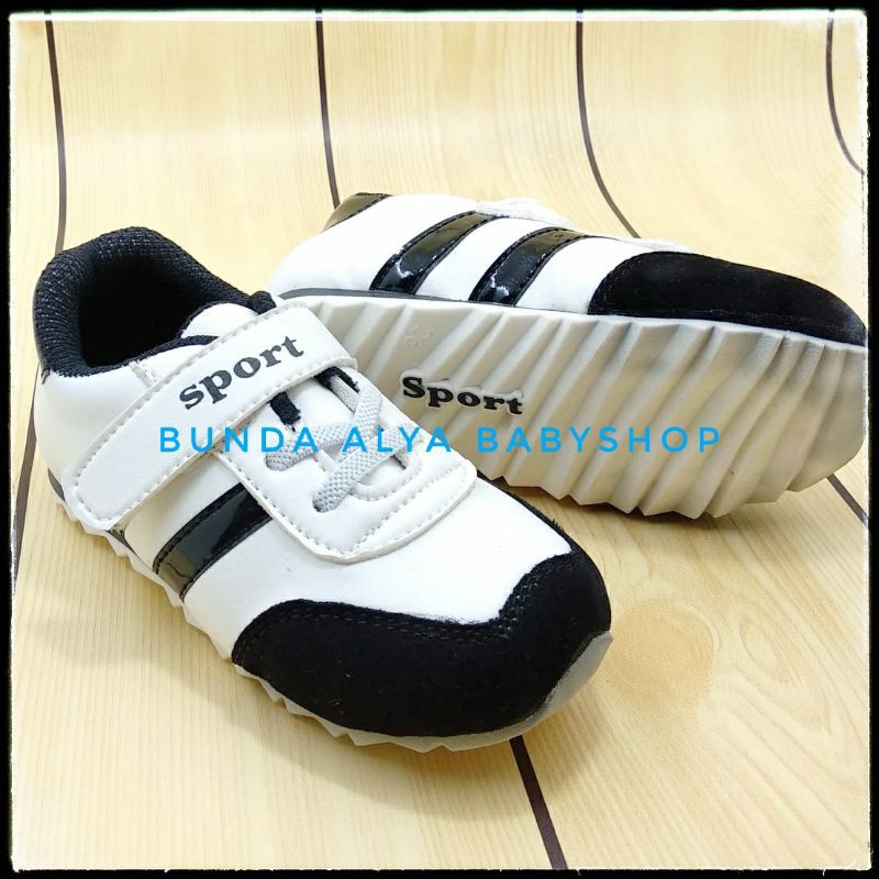 Sepatu Anak Laki Sport Usia 3 4 Tahun PUTIH HITAM - Sepatu Anak Cowok Sneakers Anti Licin Ringan Digunakan Size 27 - 30