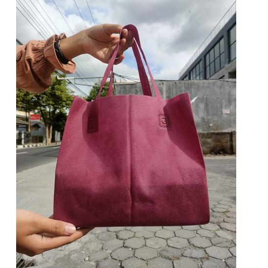 

Spunbond box gift 22x22/pres/duskotakLusin ✓