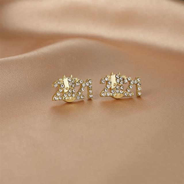 Sterling silver jarum gaya Korea Tahun Baru ornamen elegan bersih RedBull stud anting-anting wanita