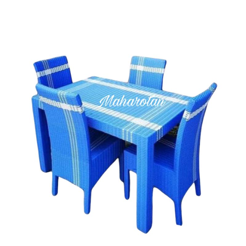 Meja Makan Kursi 4 Rotan Sintetis