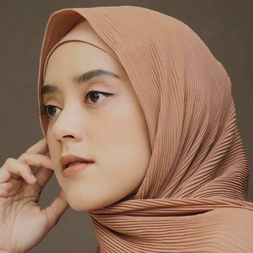 gaya hijab untuk wajah kotak