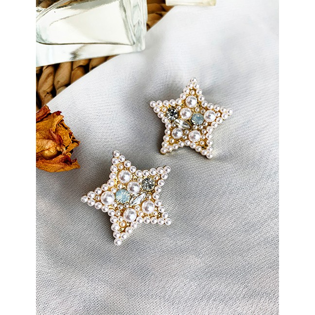 LRC Anting Tusuk Fashion White Alloy Diamond-studded Five-pointed Star Stud Earrings F91336