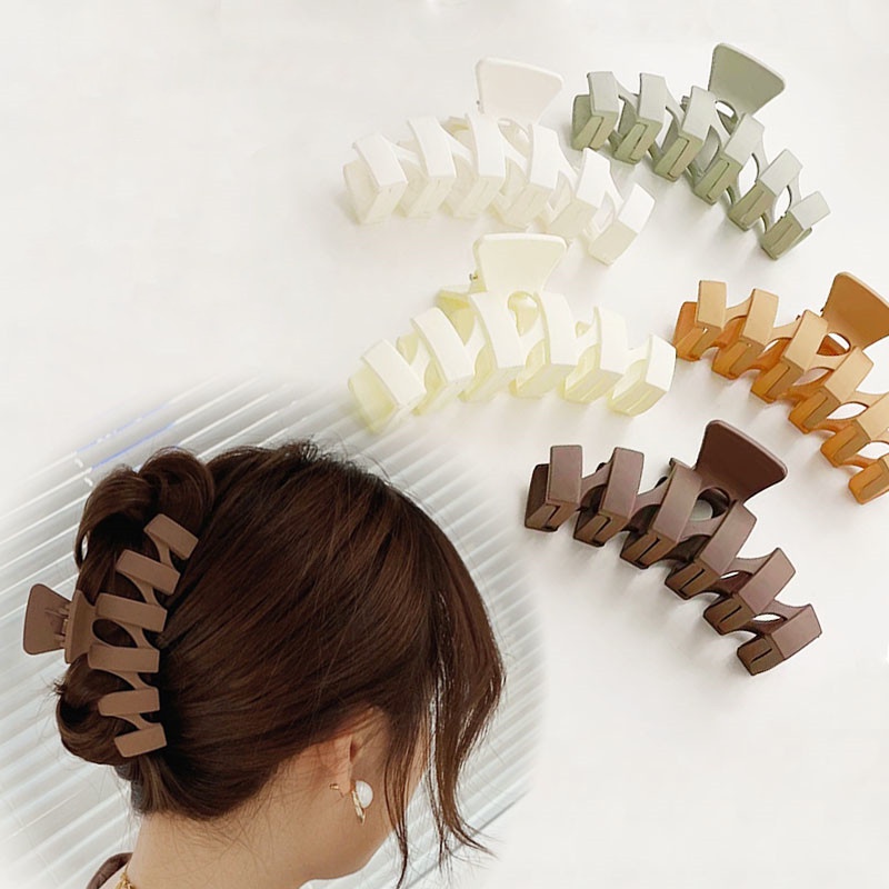 French Style Big Wave Hair Claws Geometric Hollow Hairpin Back of Head Temperament Plate Hair Shark Clip