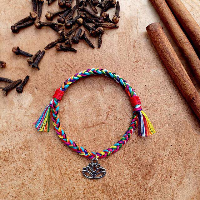 Gelang Sangadatu Split Jalin Teratai / Gelang Teratai / Gelang Bali / Gelang Tangan Murah / Gelang Asli Bali/ Gelang Sangadatu Original Bali / Gelang Sembilan Warna / Gelang 9 Warna / Aksesoris Bali / Craft Dewata