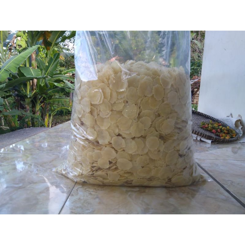 

cemilan emping produk daerah mungkal datar