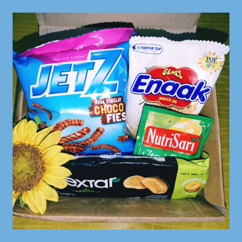 

Snack box mini / hampers wisuda ultah / hadiah / kado
