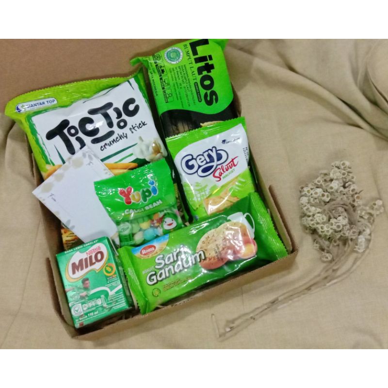 

GIFT BOX ANNIVERSARY / BIRTHDAY / GRADUATION / SNACK BOX HIJAU /HAMPERS